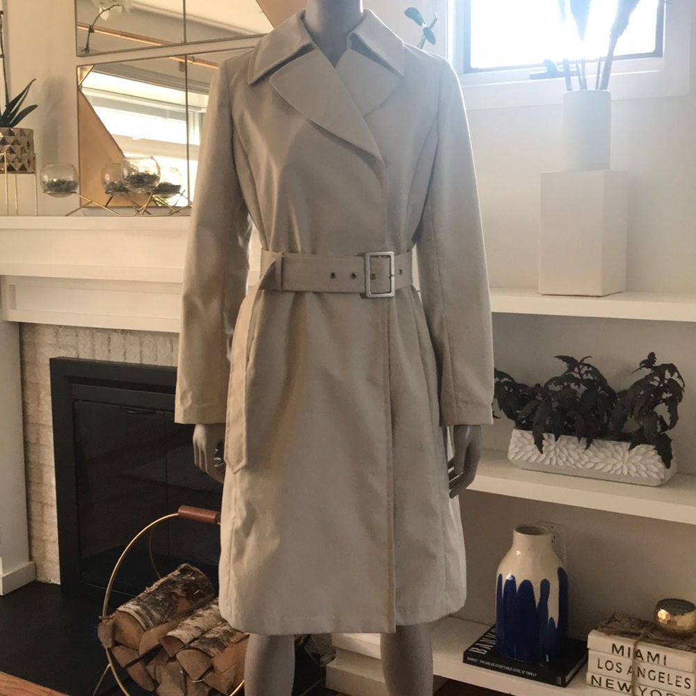 Banana Republic tan rain coat